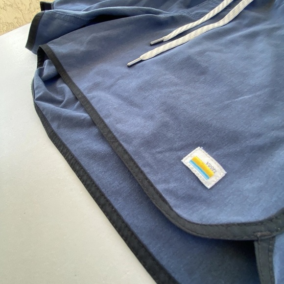 Sold Banks Short Patch Logo Men's Sz Small Hybrid Performance Unlined 5” Inseam - Picture 9 of 12